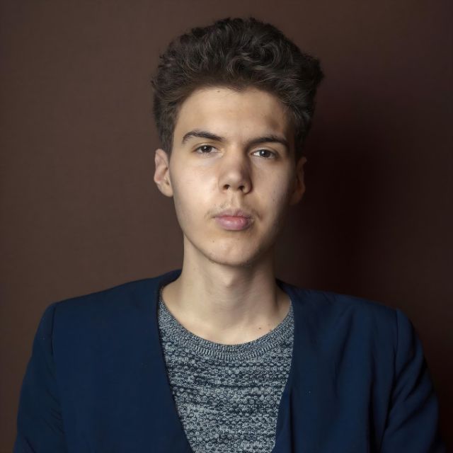 Bálint  Holecz